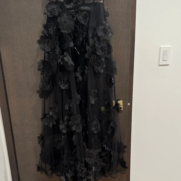 Bronx and Banco Black Gown - Picture 6 of 14